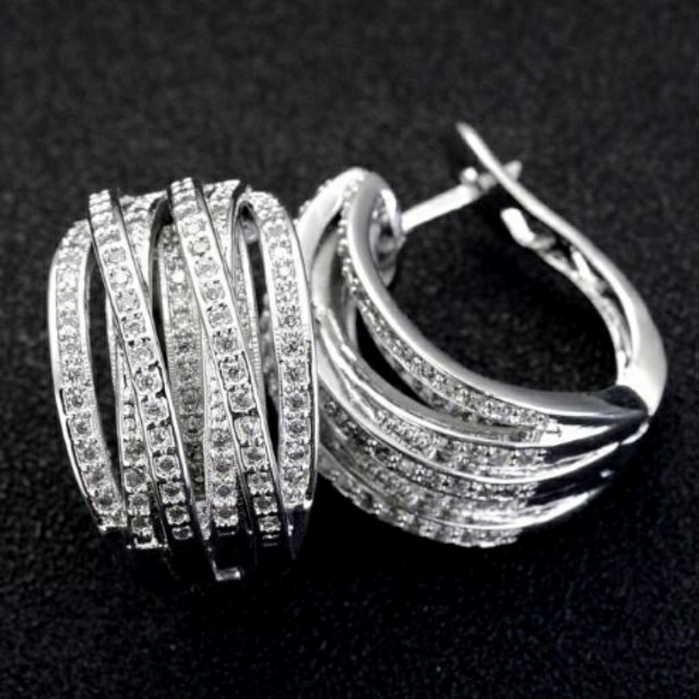 ✨ 2/$18 🎉 HOST PICK 🎉 Silver Tone Mini Stud Hoops